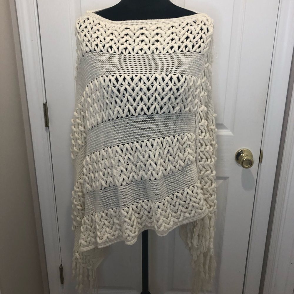 NWT Riah Fashion pullover poncho with fringe